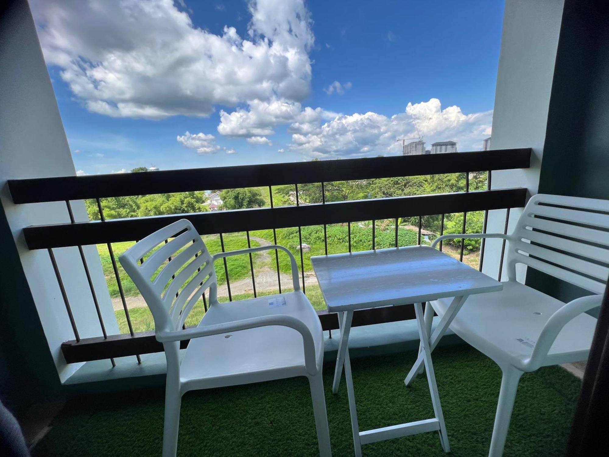 Cozyvilla At Pine Suites Tagaytay 2Br Or Studio With Free Parking 2Br In Basement Parking And Studio In Offsite Parking Tagaytay City Exterior foto